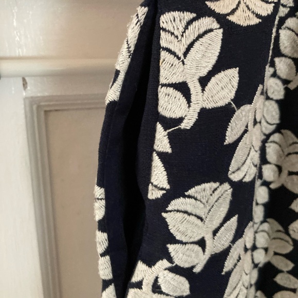 Boden tulip embroidered A line skirt, size 10L - Picture 6 of 8